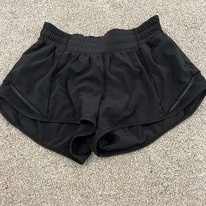 Lululemon Hotty Hot 2.5 Short LR